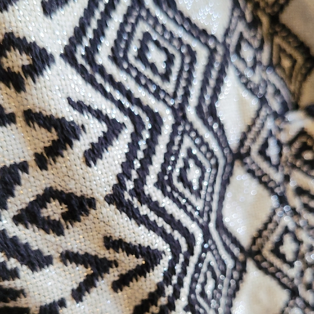 Chic Black and Off White Geo Patterned Tote Bag NEW! - Picture 6 of 14